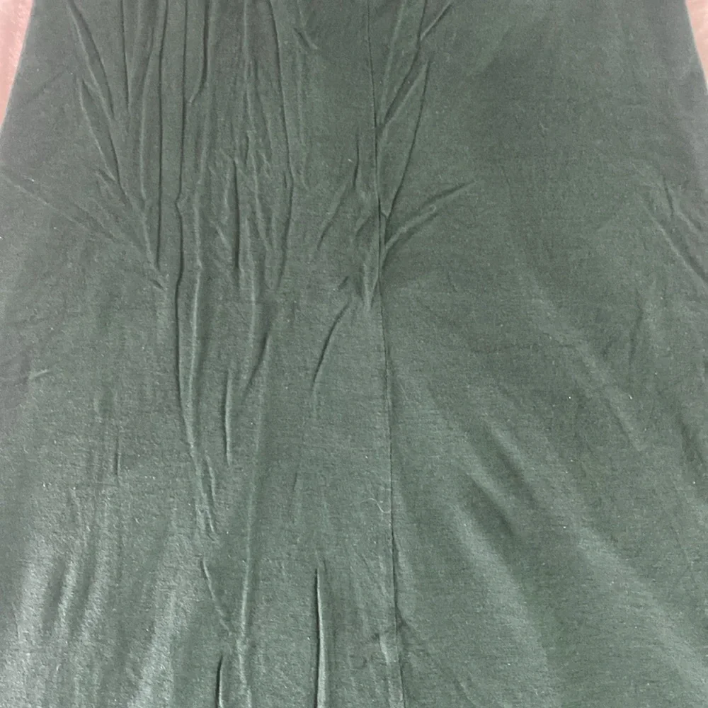 Dark green sleeveless wrinkly dress - Picture 16 of 17